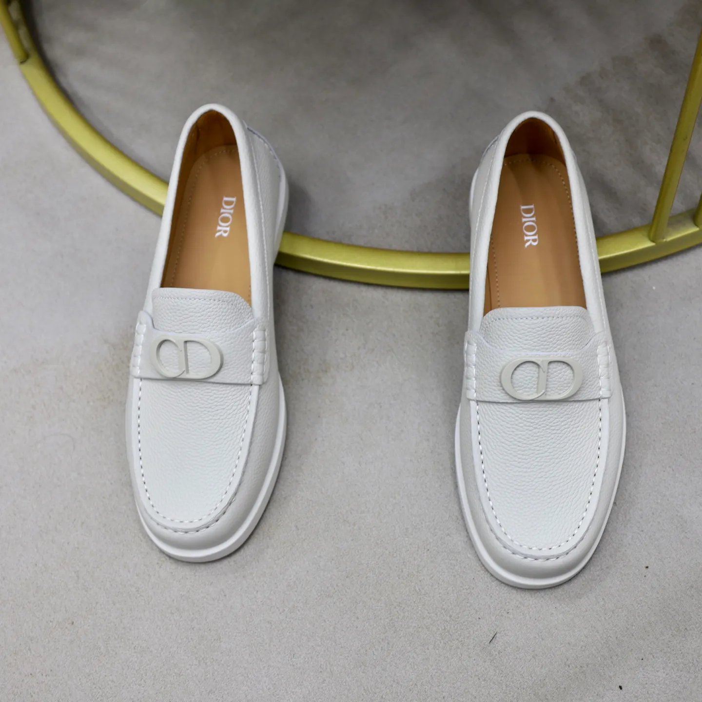 Ex-factory price: 540🙅‍♂️🙅‍♂️🙅‍♂️ Brand: Dior DIOR Standard code: Men's code 38/44 (45 can be customized) Grade: Same as the official website Material: Original cowhide stitching, cowhide lining, original TPU wear-resistant soft outsole Style categories: Leisure and sports version, footwear for driving, young fashion, European and American trends, British style Color: actual picture color